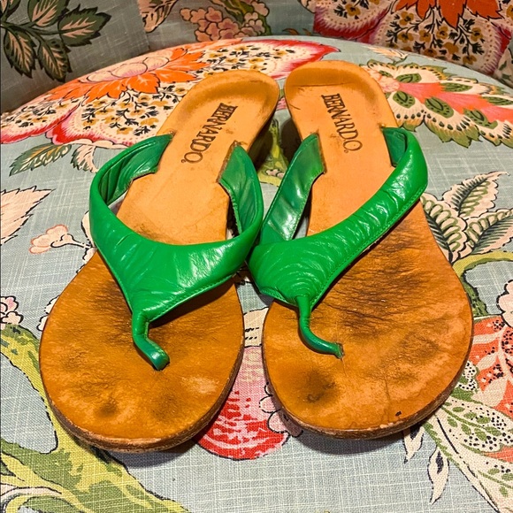 Bernardo Vibrant Green Leather Sandals, 8M - Picture 1 of 4